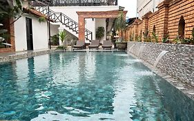 Win Hotel